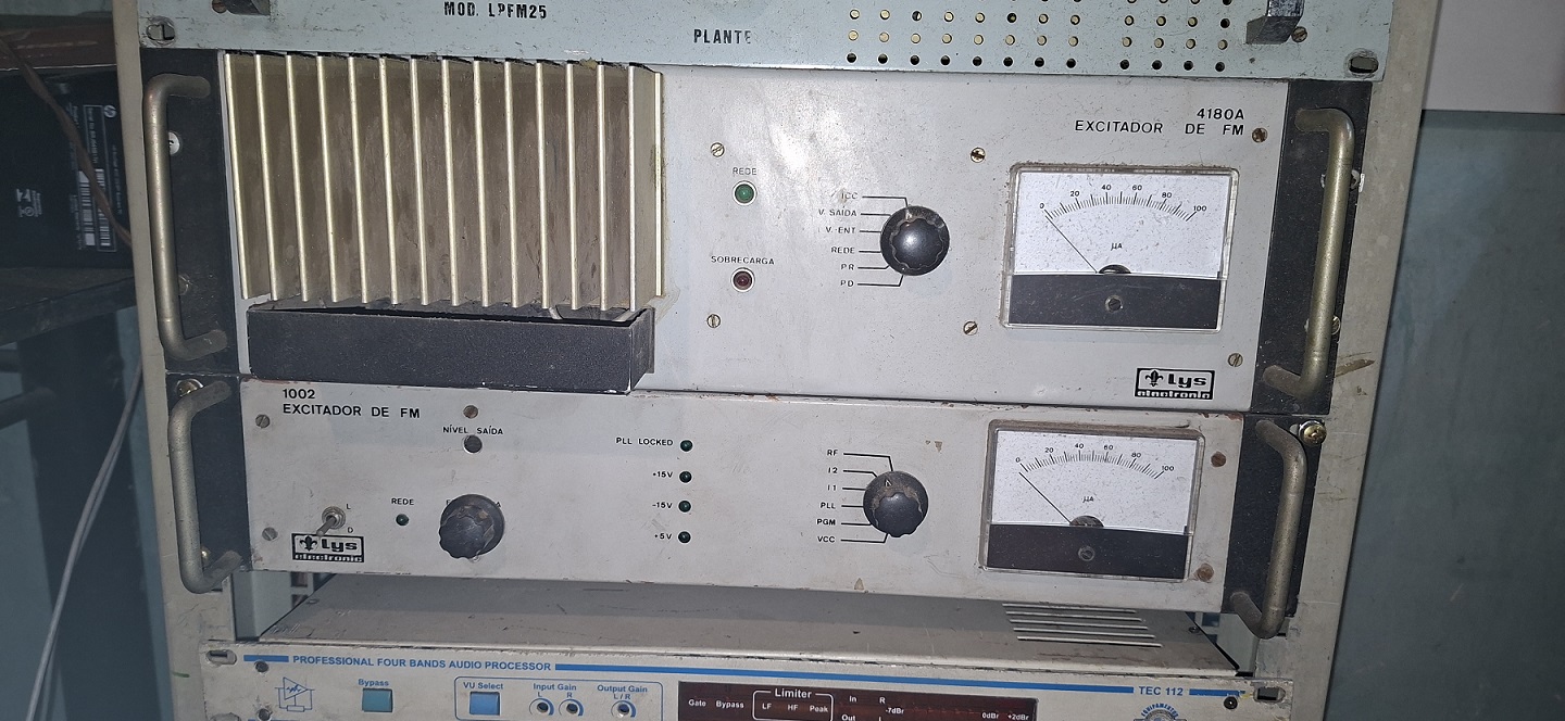 Transmissor FM (modelo provisório)